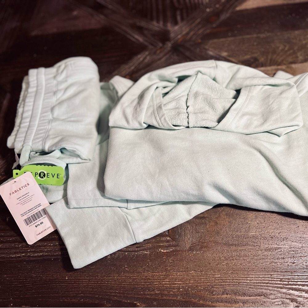 Fabletics Daria Jogger III Crop Sweatshirt and Sweatbottoms